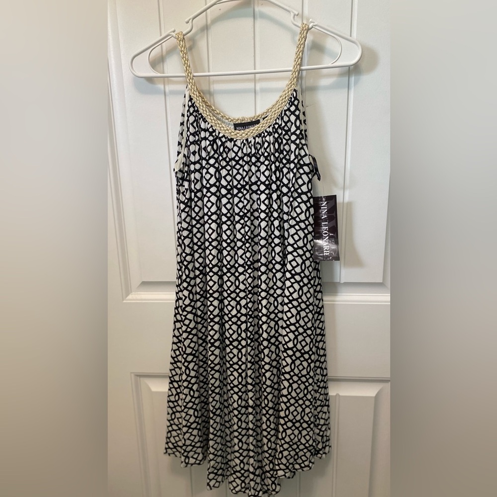 Nina Leonard black& white patterned swing dress. Size Medium. NWT. 100% Rayon